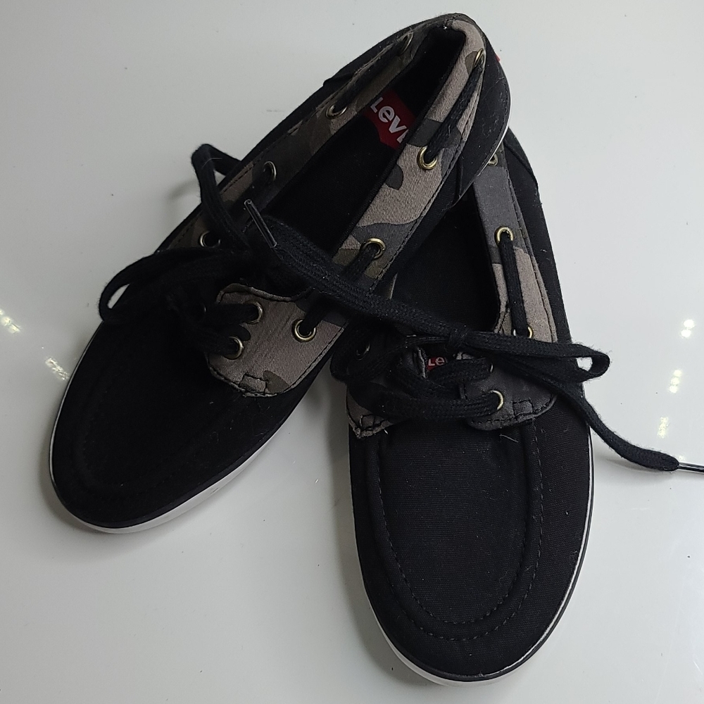 Levis Sneakers 6.5